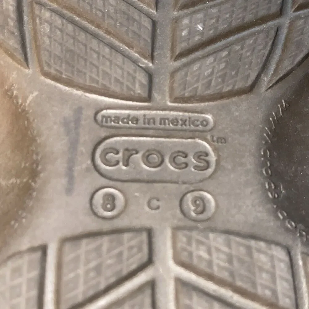 Brown crocs with pink fur lining Girls size 8/9 C